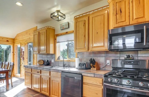 Long Valley Junction Cabin | Elkridge Cabin! With AC, Tesla charger, dog friendly