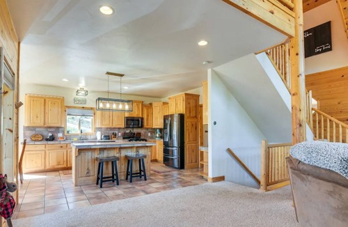 Long Valley Junction Cabin | Elkridge Cabin! With AC, Tesla charger, dog friendly