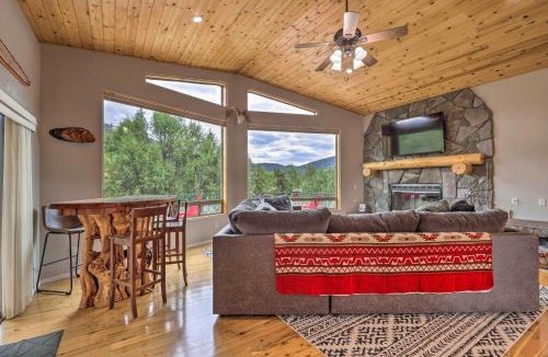 Payson House | 'Elkwood Lodge' Cabin w/Hot Tub in Star Valley!