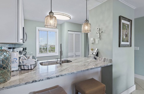 Holiday Isle Condo | Emerald Coast Vibes & Sunset Views – Islander 517