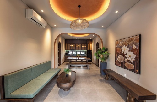 Ong Lang Hotel | Emerald Garden Retreat