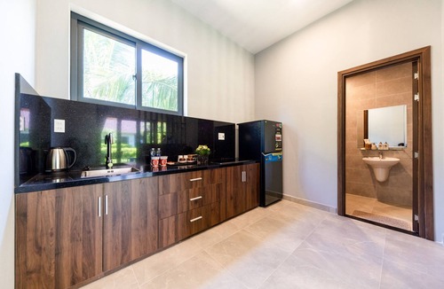Ong Lang Hotel | Emerald Garden Retreat