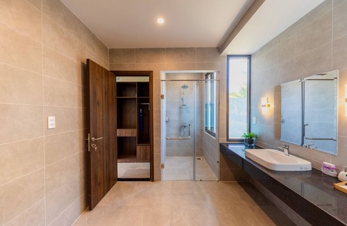 Ong Lang Hotel | Emerald Garden Retreat