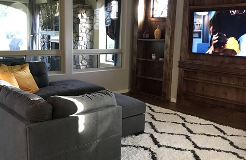 Encanterra House | Encanterra is nestled between the San Tan Mountains in a resort style community.