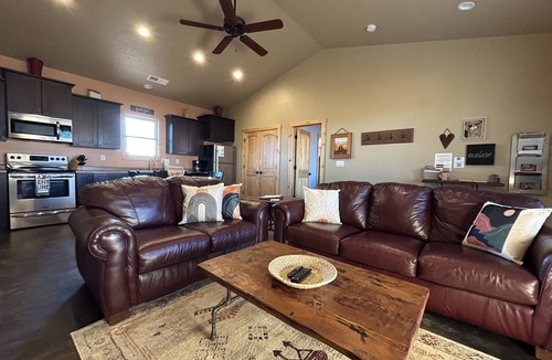 Kanab Cabin | Enjoy dark skies, expansive views, and cozy charm at Remy's Place!