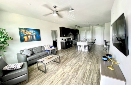 Downtown Apartment | Enjoy our luxury 1 bedroom loft with fitness room and AC in charming Chandler
