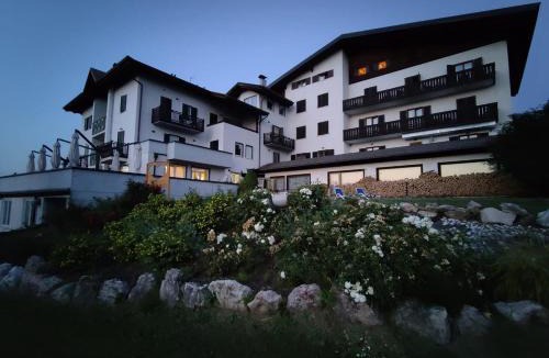 Predaia Hotel | Enrosadira