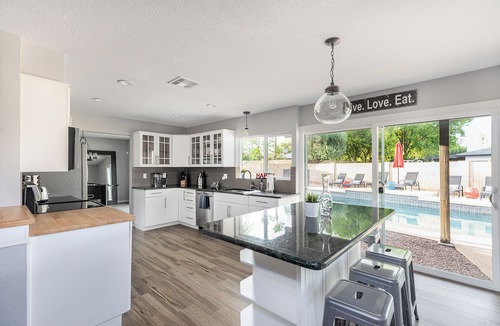 Avant House | Entertainment Galore! Heated Pool, Hot Tub, Game Room, Putting Green, and More!