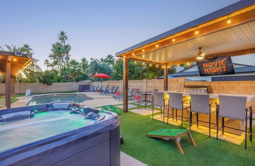 Avant House | Entertainment Galore! Heated Pool, Hot Tub, Game Room, Putting Green, and More!