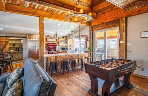 Payson House | Entire Village (4 homes) Pickle ball court! Sleeps 27!