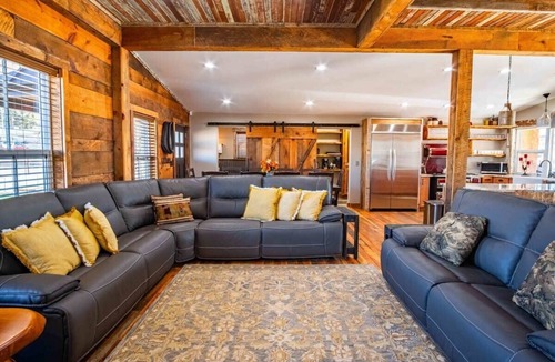 Payson House | Entire Village (4 homes) Pickle ball court! Sleeps 27!