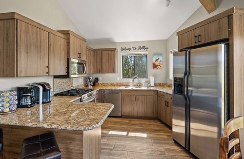 Uptown Sedona House | Epic views in Uptown with hot tub & 3 king beds