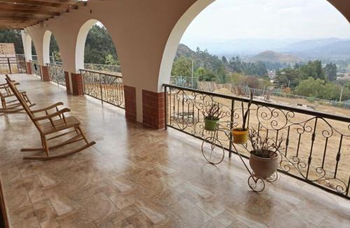 Cajamarca Bed & Breakfast | Estancia El Tayo - Casa de campo Cajamarca - ideal para reuniones cumpleaños parilla y mas