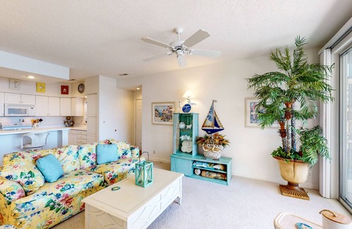 Shawnee Bend Condo | Evergreen 209 - Lower Level 3 Bdrm Lakefront Condo