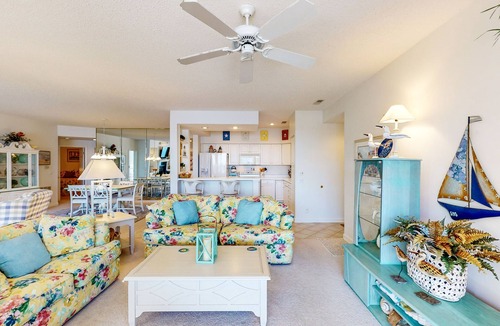 Shawnee Bend Condo | Evergreen 209 - Lower Level 3 Bdrm Lakefront Condo