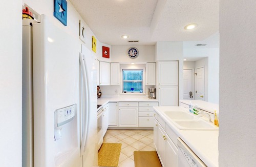 Shawnee Bend Condo | Evergreen 209 - Lower Level 3 Bdrm Lakefront Condo