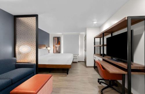 Glendale Hotel | Everhome Suites Glendale Sports Entertainment District by Choice Hotels