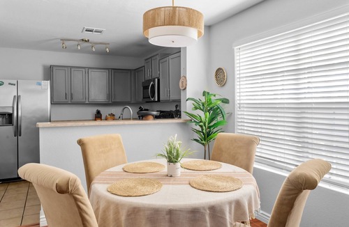Chandler House | Excellent Chandler Townhouse! Close to Downtown Chandler with Community Pool!