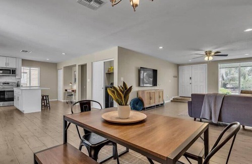 Country Meadows House | Exclusive retreat- Heated pool & BBQ grill