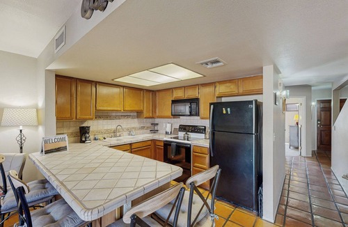 Tucson House | Extended Stay in Tucson! Dog-Friendly Townhome