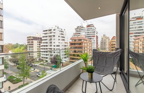Santiago Apartment | Fabulous 2-bedroom apartment with AC in vibrant Las Condes