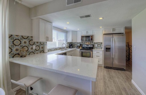 Glendale House | Fabulous 4 Bedroom Home + Free Private Heated POOL