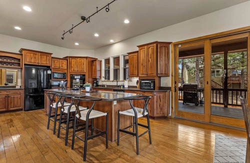 Ponderosa Trails Cabin | Fam-Friendly Cabin | AC | Hottub | Game room | Fun