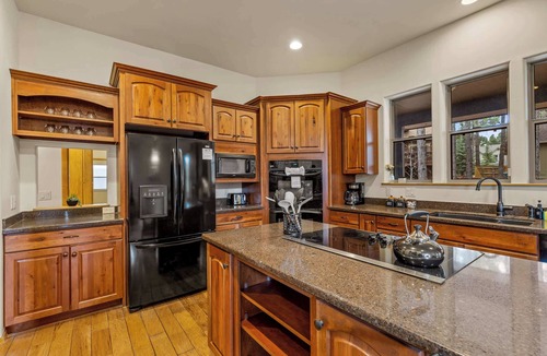 Ponderosa Trails Cabin | Fam-Friendly Cabin | AC | Hottub | Game room | Fun