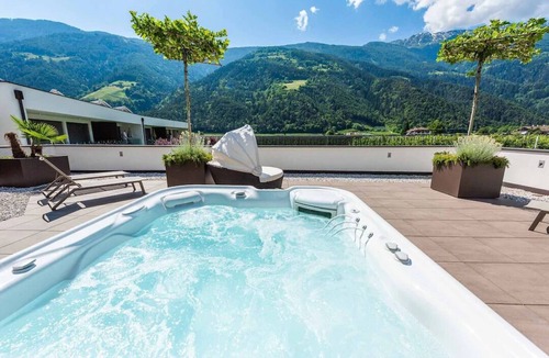 Plaus House | Family apartment with pool view
