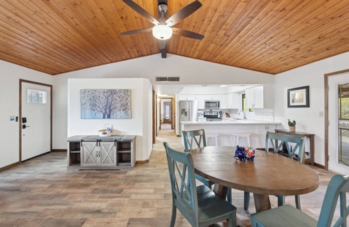 Cave Creek House | Family Friendly Desert Escape – 3BR with Games, Hot Tub & Outdoor Dining