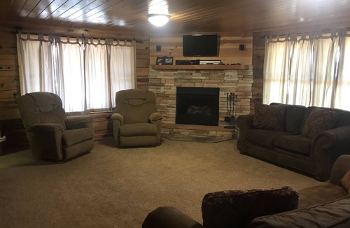 Pinetop-Lakeside Cabin | Family Friendly Lakefront Cedar Log Cabin on 2 acres at Rainbow Lake.