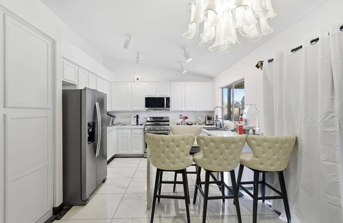 Chandler House | Family House/Spa/Pool Table/Mini Golf in Chandler , 5 MINUTES to INTEL !