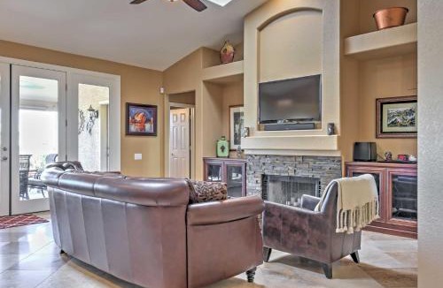 Arrowhead Ranch House | Family Retreat with Putting Green about 6 Mi to Peoria!