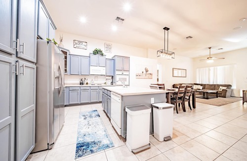 Rovey Farm Estates House | Family sized home 5 minutes from Westgate and Cardinals Stadium.