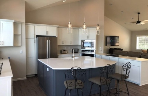 Shawnee Bend House | Fantastic Home on Point in Cove with Huge View, 'Private 13'x40' slip for guests