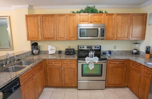 Florida Central Atlantic Coast Apartment | Fantastic one-bedroom Apartment, 4 pools, 2 hot tubs, Free Shuttle to the Parks