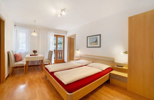 Lagundo House | Farmhouse 'Fröhlichhof Pink Lady' with Mountain View, Shared Pool and Wi-Fi
