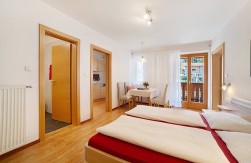 Lagundo House | Farmhouse 'Fröhlichhof Pink Lady' with Mountain View, Shared Pool and Wi-Fi
