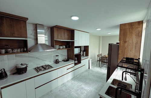 Cerro Colorado District House | Fast Wifi, Jacuzzi, washer & dryer, bbq, 4br, High Security, stylishly designed