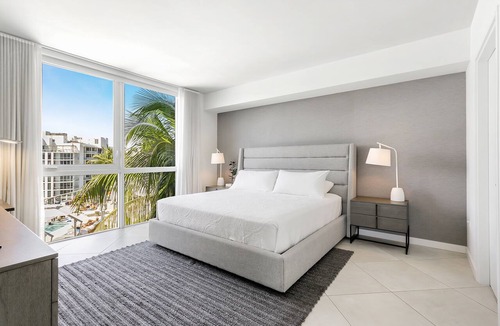 Central Beach Condo | FIFA Perfect | Tiffany Hazel: 10th FL, Rooftop Pool, Gym, & Walk to Beach