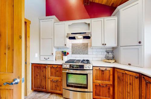 Flagstaff House | Flagstaff Fantasy - Casita