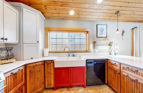 Flagstaff House | Flagstaff Fantasy - Casita