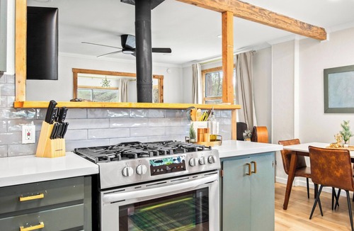 Mountainaire Cabin | Flagstaff Forest Retreat Hot Tub Fire Pit Fully Fenced Yard Pet Friendly