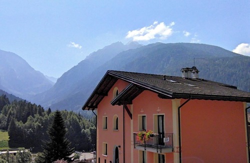 Temu House | Flora Alpina Apartments- Arnica three-room apartment with large terrace