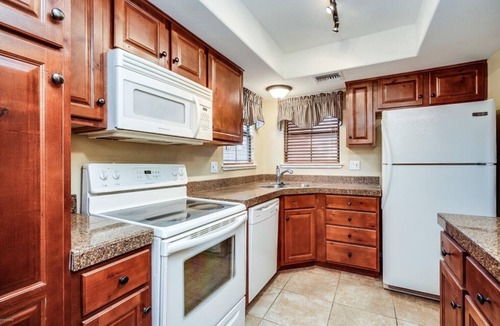 Tucson Condo | Foothills 2-bedroom condo in welcoming Tucson with AC and fitness room