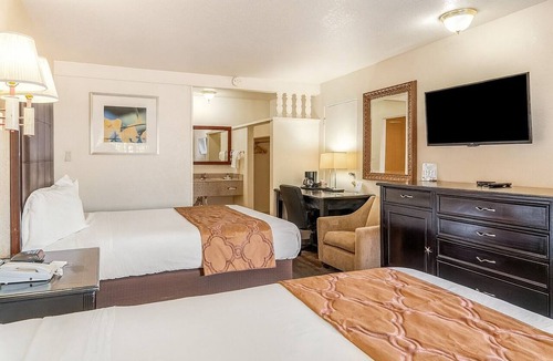 Flagstaff Hotel | Four Rooms | Complimentary Continental Breakfast | Near Historic Downtown