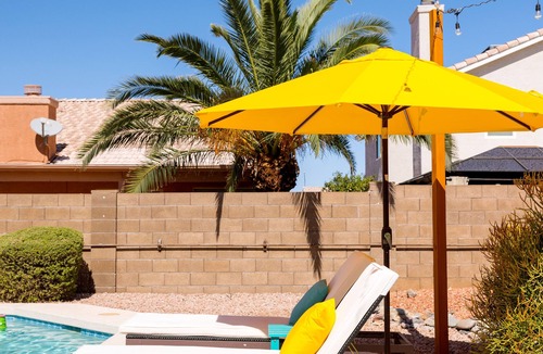 East Mesa House | FREE POOL HEAT~Beach Volley Ball~Putting Greens~Park Adjacent~Basket Ball Court