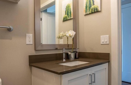 Security Acres Apartment | Frontdesk | Bright 1 BR Apt in Old Town Scottsdale