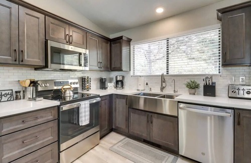 Prescott House | Fully Remodeled 3-bedroom house within walking distance to Whiskey Row.