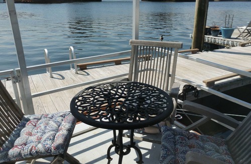 Charlestown Boat Rental | Fun houseboat. Walk to Boston attractions WIFI